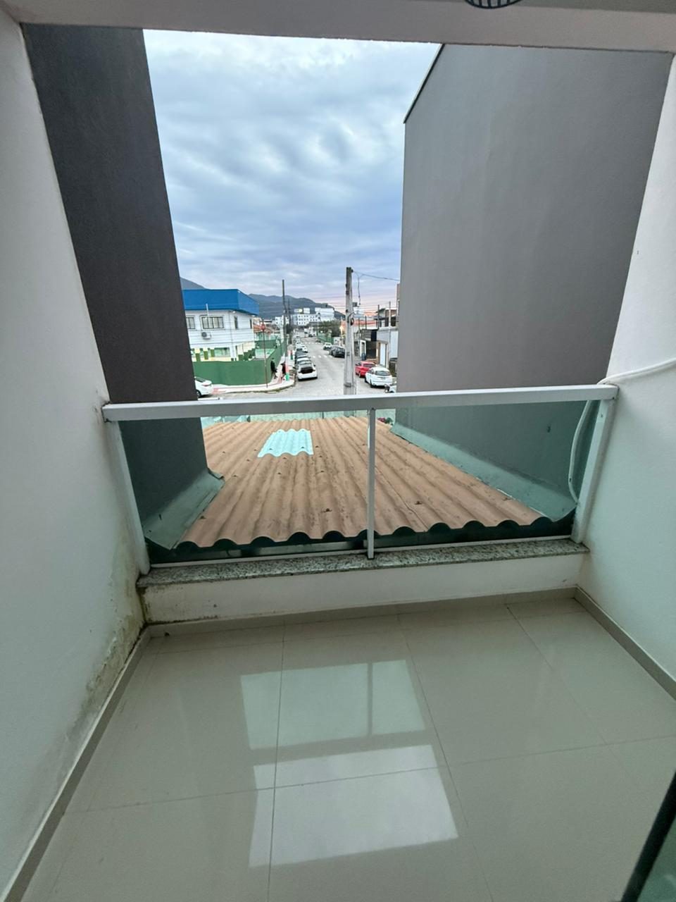 Sacada de frente para a rua