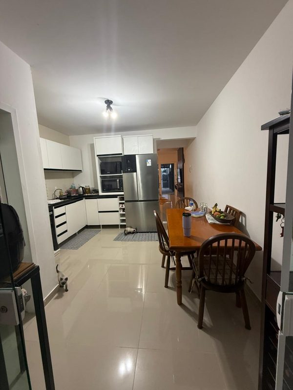 Cozinha com móveis planejados